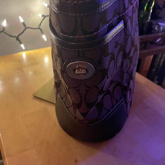 Coach Signature Elegant Brown Tote Bag - Picture 3 of 6